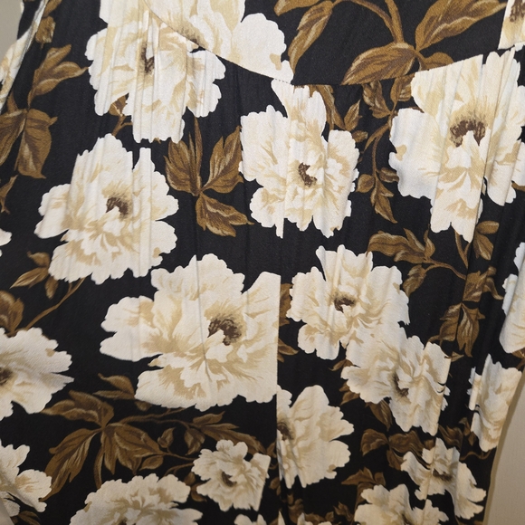 Old Navy Black and Cream Floral Jumpsuit - Picture 5 of 9